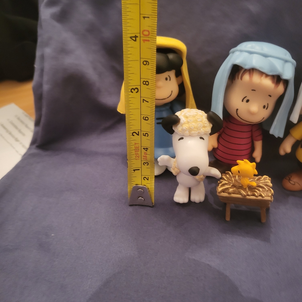 Peanuts Nativity Playset - Blue, Yellow, Red, White - Picture 3 of 10
